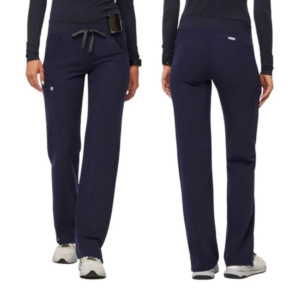 Figs Kade Cargo Pants in navy - Picture 8 of 8